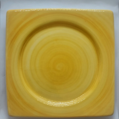 Assiettte carrée petit modèle jaune orangé